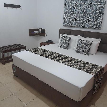 Larn'S Villa Hotel & Apartment Wadduwa Ngoại thất bức ảnh