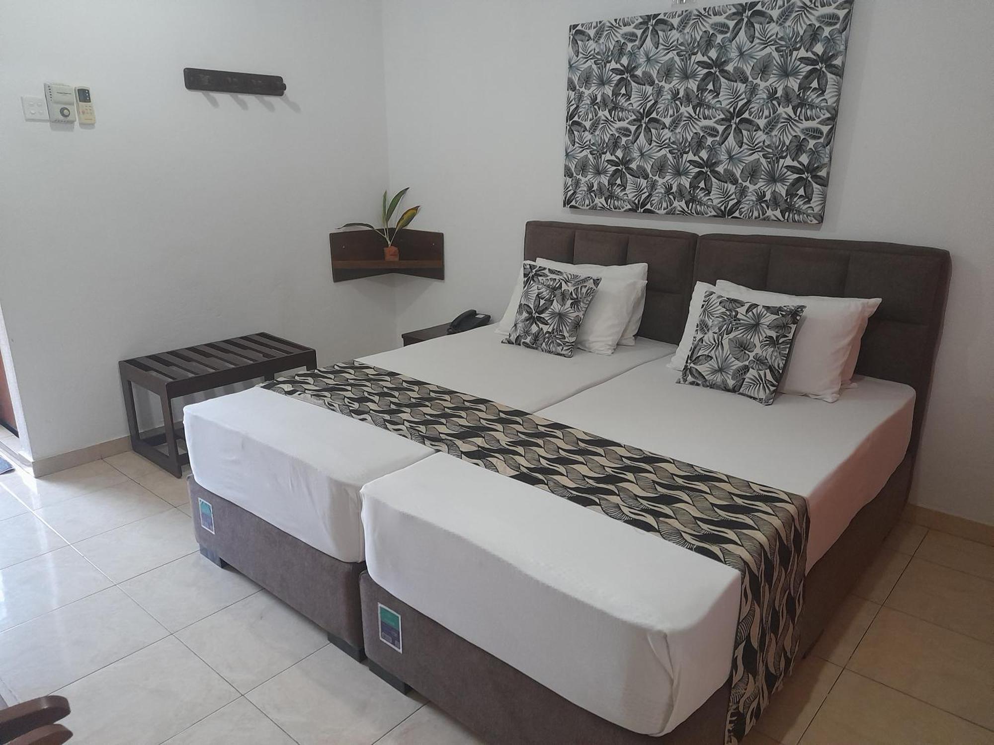 Larn'S Villa Hotel & Apartment Wadduwa Ngoại thất bức ảnh
