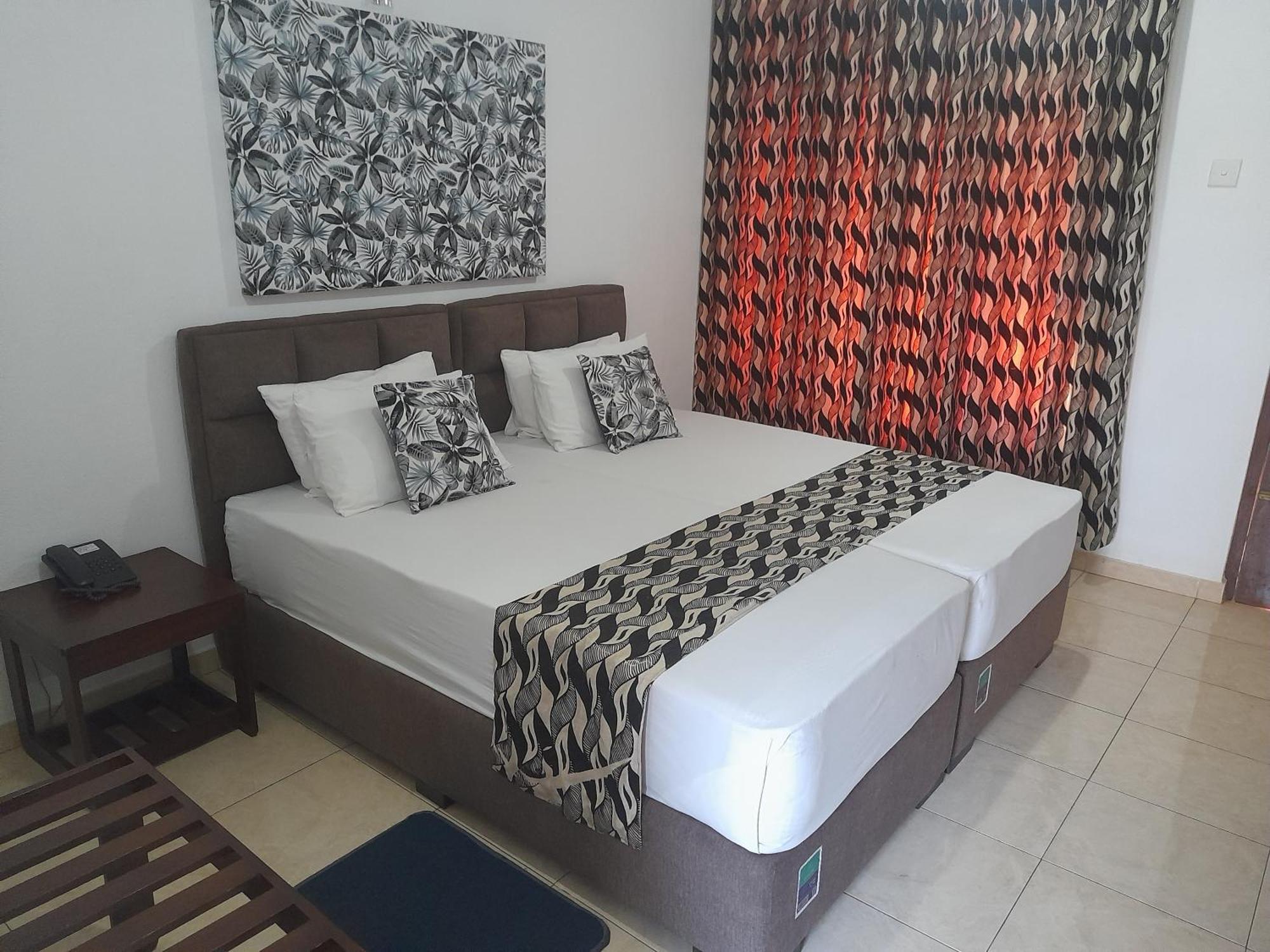 Larn'S Villa Hotel & Apartment Wadduwa Ngoại thất bức ảnh