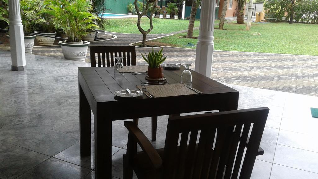 Larn'S Villa Hotel & Apartment Wadduwa Ngoại thất bức ảnh